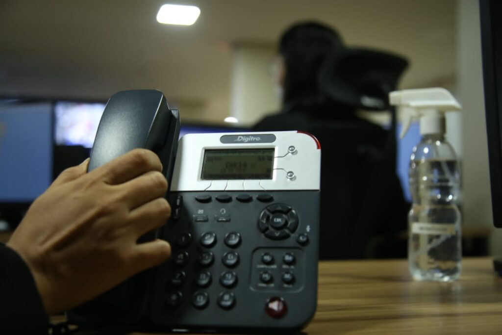 Por ano, Centro Integrado de Comando e Controle (CICC) recebe cerca de 15 mil trotes telefônicos, em média. Foto: Dhárcules Pinheiro/Sejusp