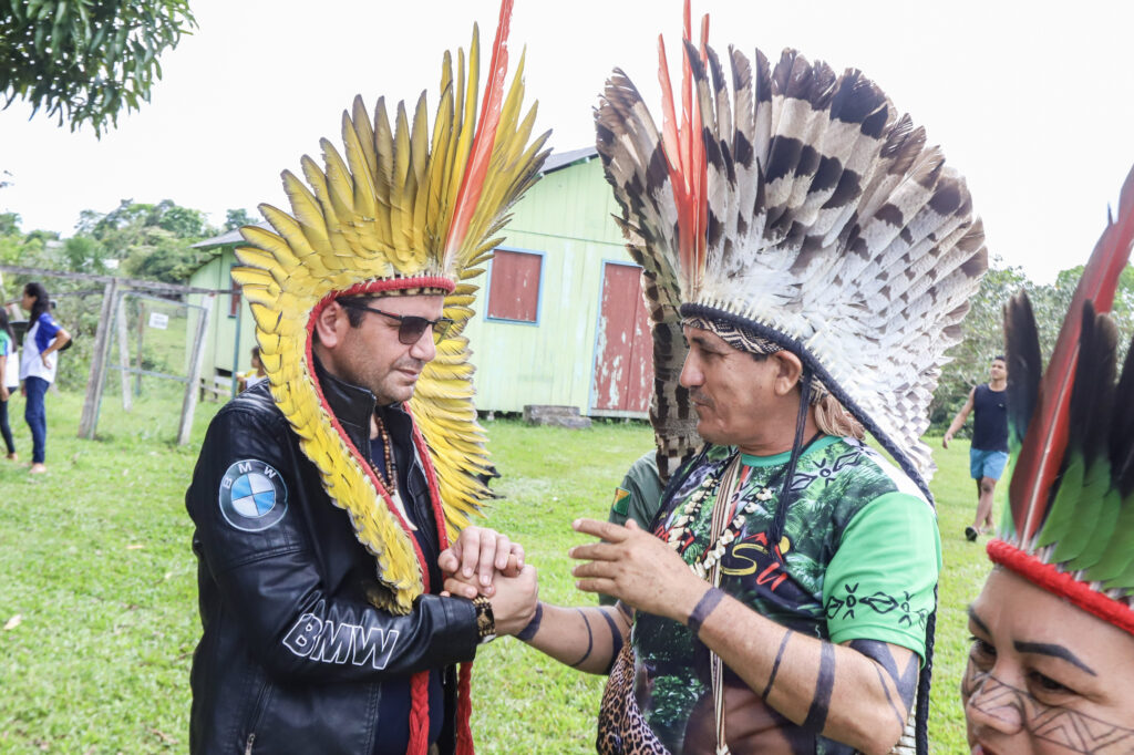 O governador participou de um encontro com caciques, diretores e professores das escolas Nukini e Puyanawa e produtores rurais das terras indígenas do Rio Môa. Foto: Marcos Vicentti/Secom