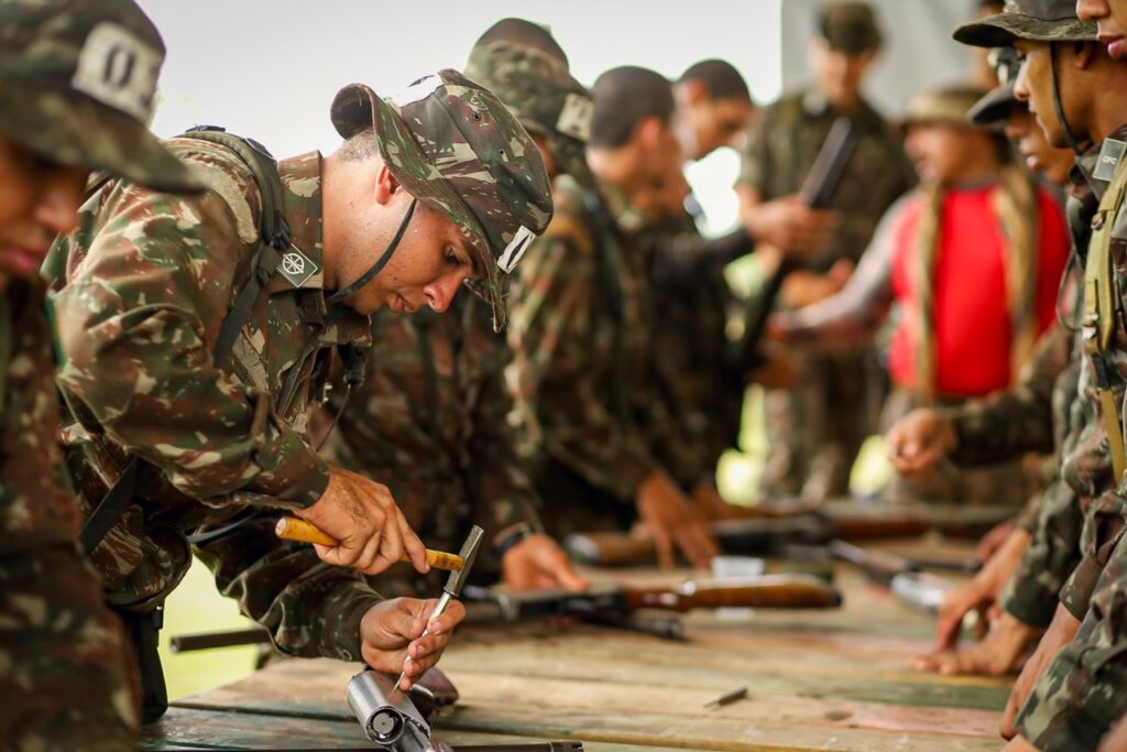 Cerca de 30 soldados do 7° BEC receberam as instruções dos profissionais do Iapen. Foto: José Caminha/Secom