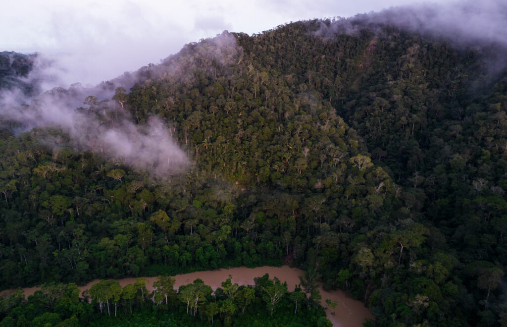 Vista aérea da região da Serra do Divisor, o ponto mais ocidental do Brasil, localizado no Vale do Juruá, dentro do parque nacional de mesmo nome; região está entre as de maior biodiversidade do planeta. Foto: Pedro Devani/Secom