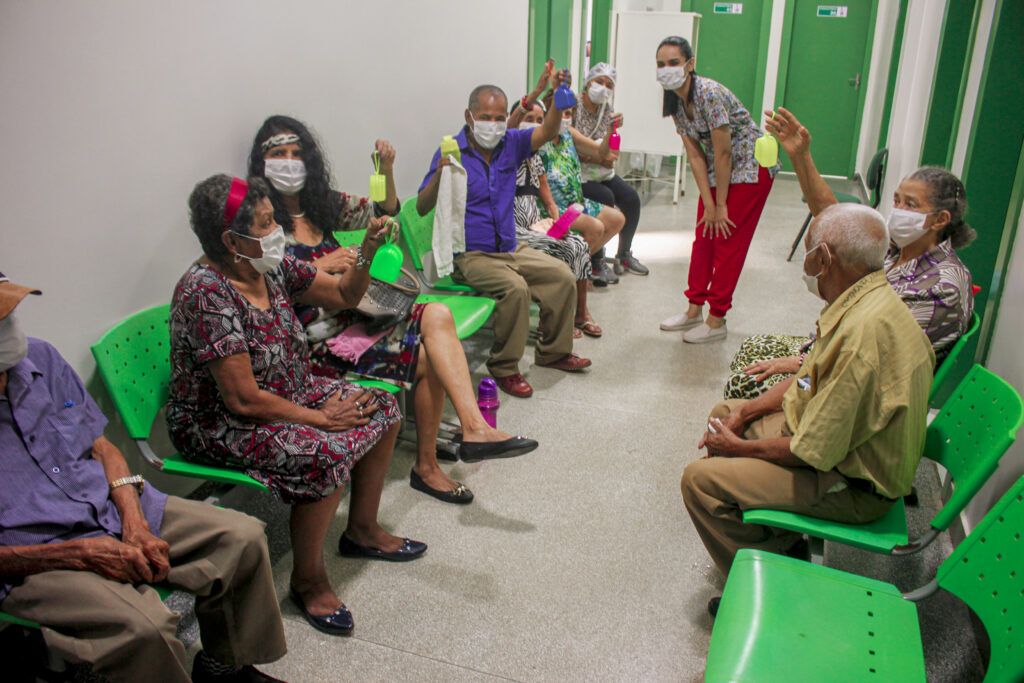 Foram entregues 32 próteses dentárias para os residentes do Lar Vicentino. Foto: Gleison Luz