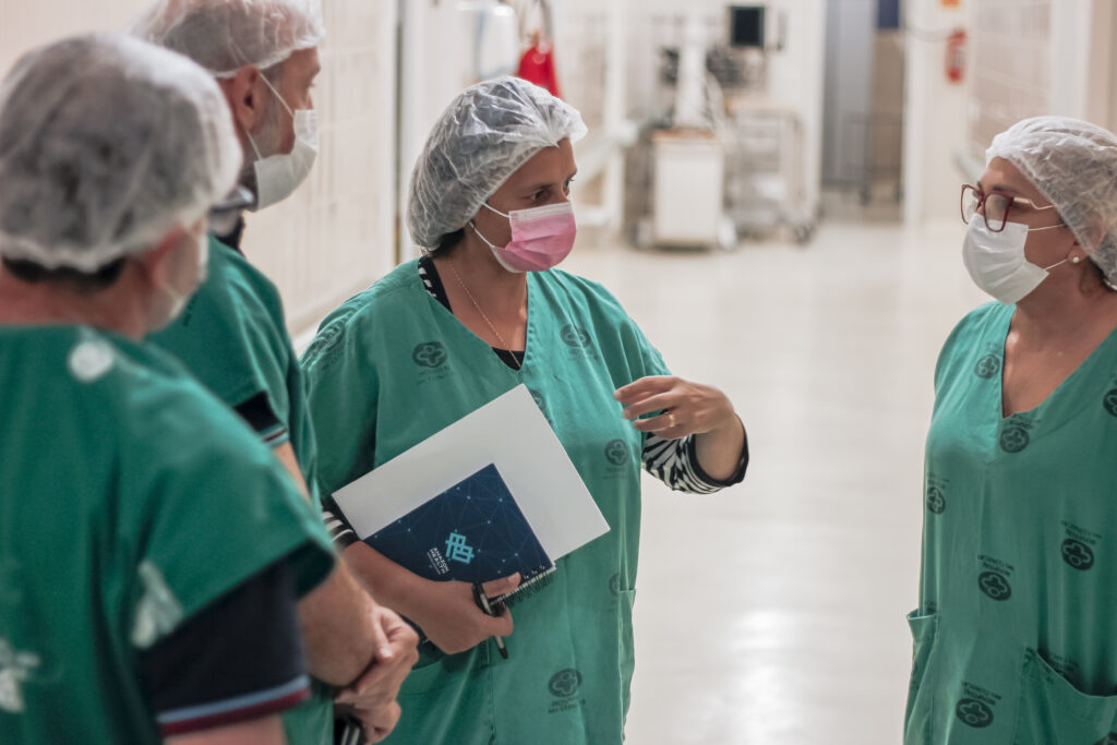 “As caixas novas deram uma nova qualidade nos procedimentos cirúrgicos”, é o que afirma a chefe do setor de planejamento na Fundhacre, Duciana Araújo. Foto: Gleison Luz