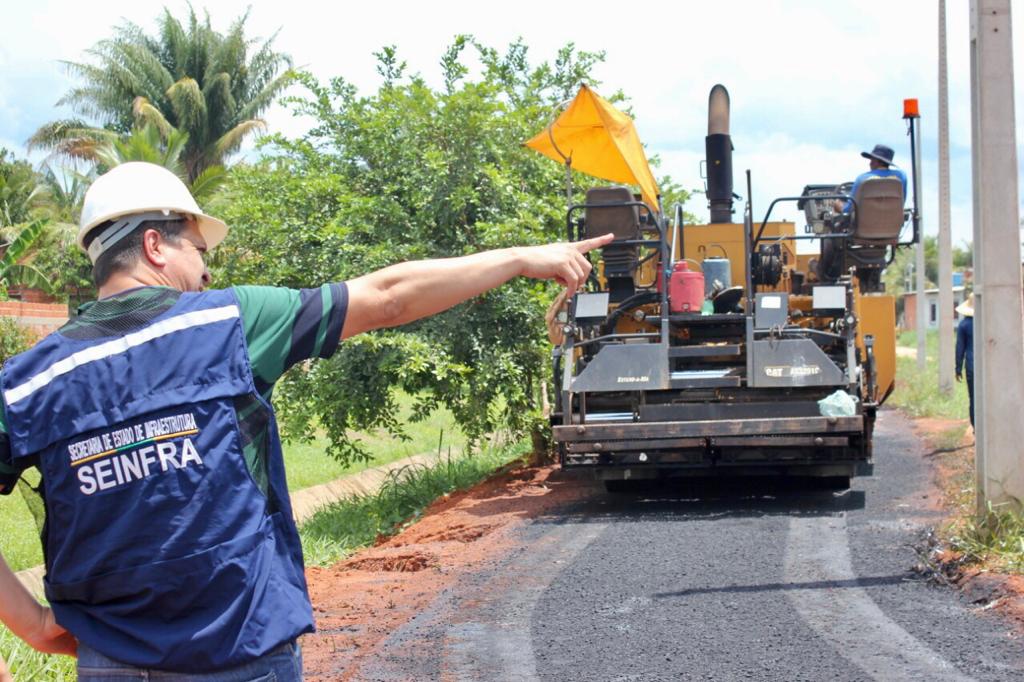 Equipe técnica da Seinfra fiscaliza obras realizadas pelo governo do Estado. Foto: Lucas Oliveira/Seinfra