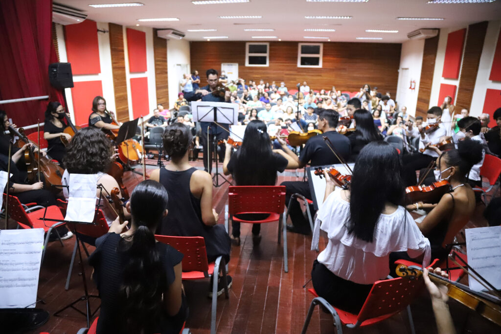 O Coletivo de Cordas Friccionadas da Escola de Música e Ufac se apresentaram na Semana de Música do Acre. Foto: Mardilson Gomes/SEE