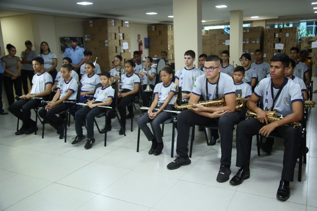 Crianças e adolescentes da Banda Mirim da PM na cerimônia de entrega de novos instrumentos. Foto: Dhárcules Pinheiro/Asscom Sejusp