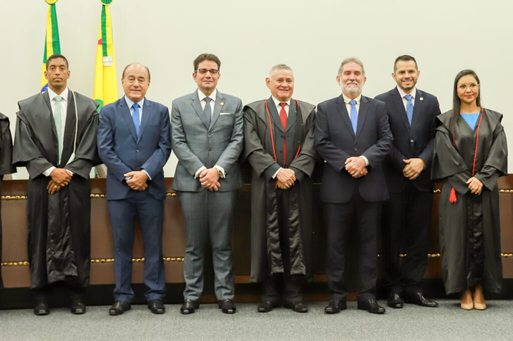 Durante posses de novos juízes eleitorais, o governador Gladson Cameli defendeu o fortalecimento da democracia brasileira. Foto: Marcos Vicentti/Secom