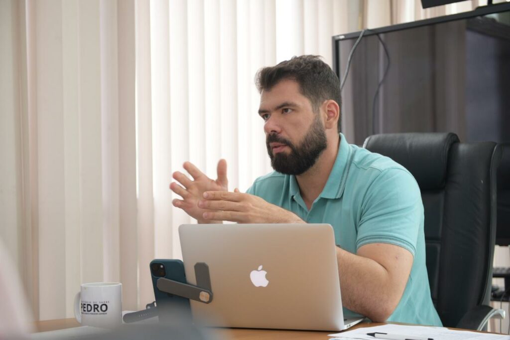 Secretário de Saúde, Pedro Pascoal, anuncia pagamento para o próximo dia 3 Foto: Júnior Aguiar/Sesacre
