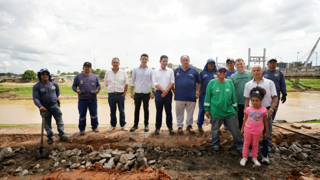 Neste sábado, 10, o governador Gladson Cameli inspecionou as obras emergenciais de recuperação de parte do Calçadão da Gameleira, em Rio Branco. Foto: Cleiton Lopes/Secom