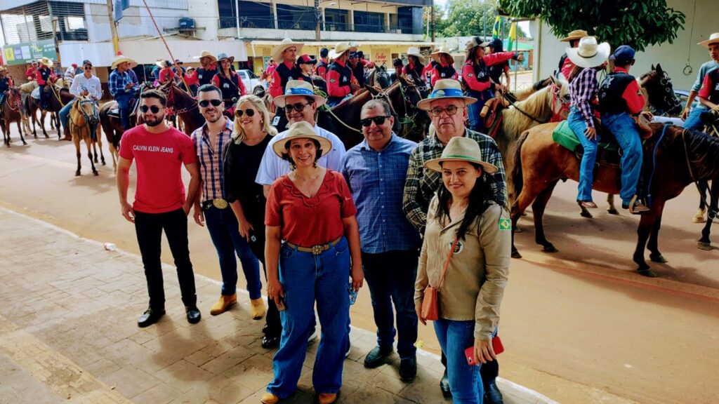 A tradicional cavalgada percorreu as principais ruas da cidade de Plácido de Castro, movimentado o setor comercial. Foto: Jairo Carioca/Seict