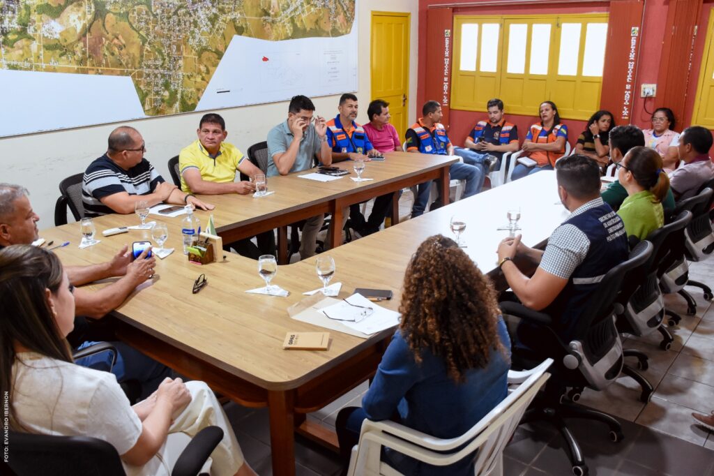 Prefeitura de Mâncio Lima e Governo do Estado realizam trabalho integrado em apoio às pessoas atingidas pelas tempestades. Foto: Evandro Ibernon/PMML