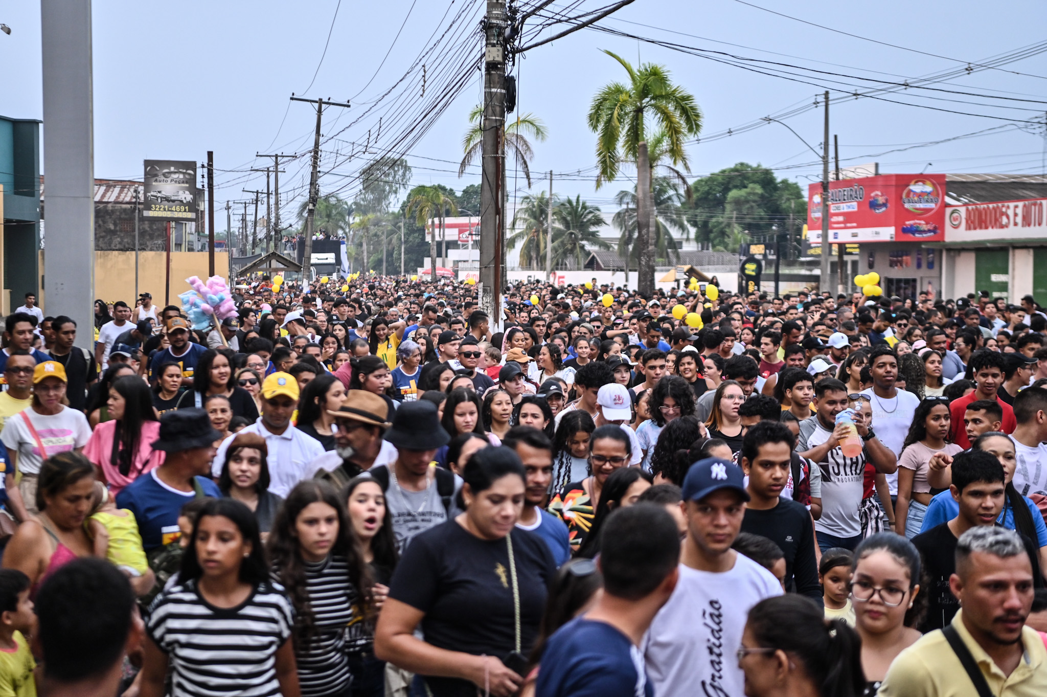 Concentração aconteceu na Gameleira e o trajeto percorreu a Via Chico Mendes até o estádio Arena da Floresta. Foto: Felipe Freire/Secom