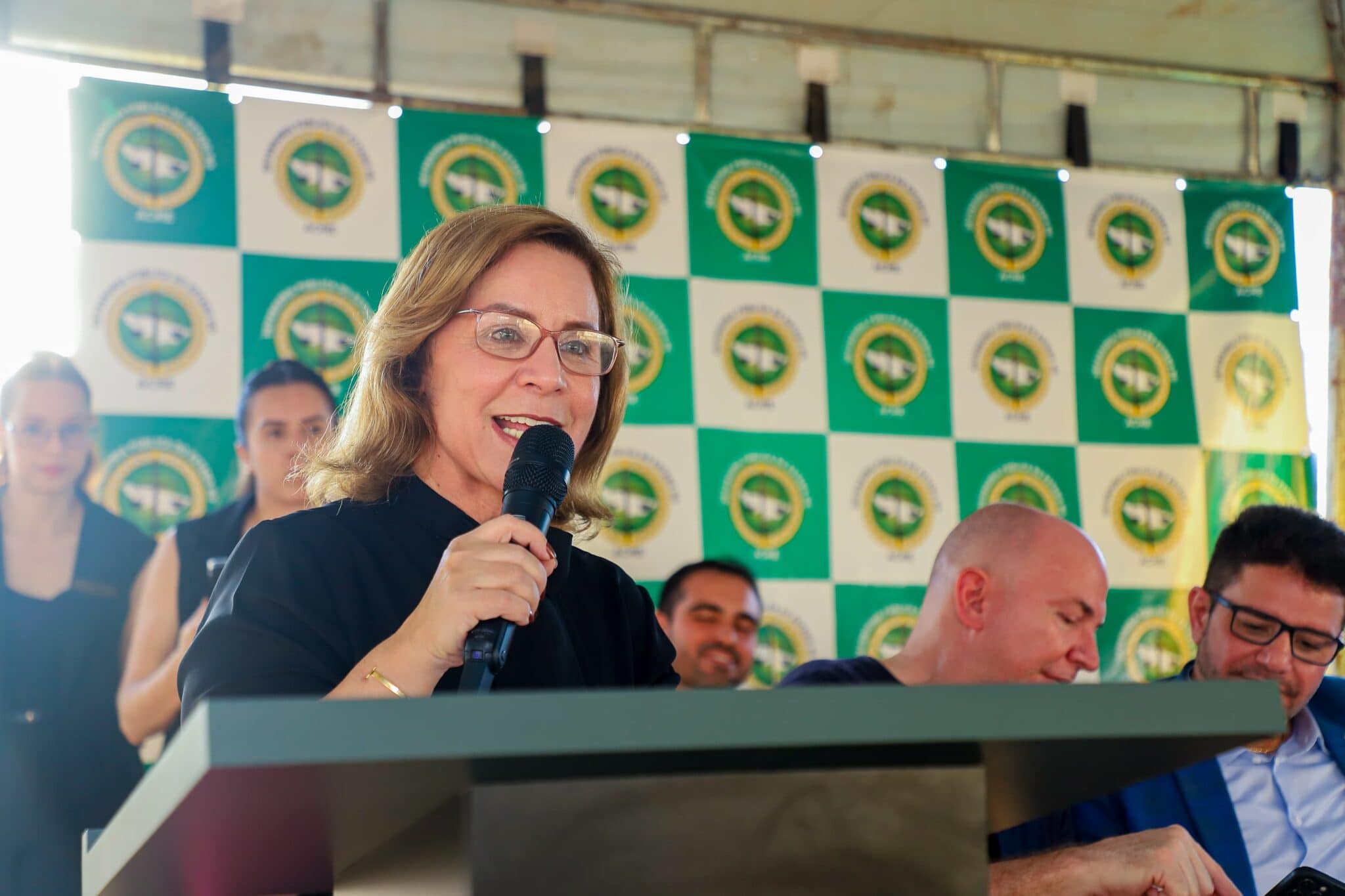 Governador Gladson Cameli firma ordem de serviço para construção da