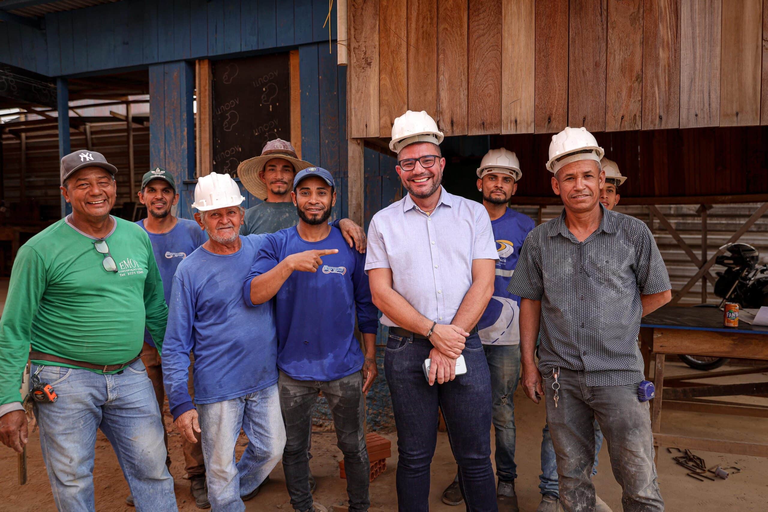 Governador Gladson Cameli visita obra do novo prédio da Controladoria