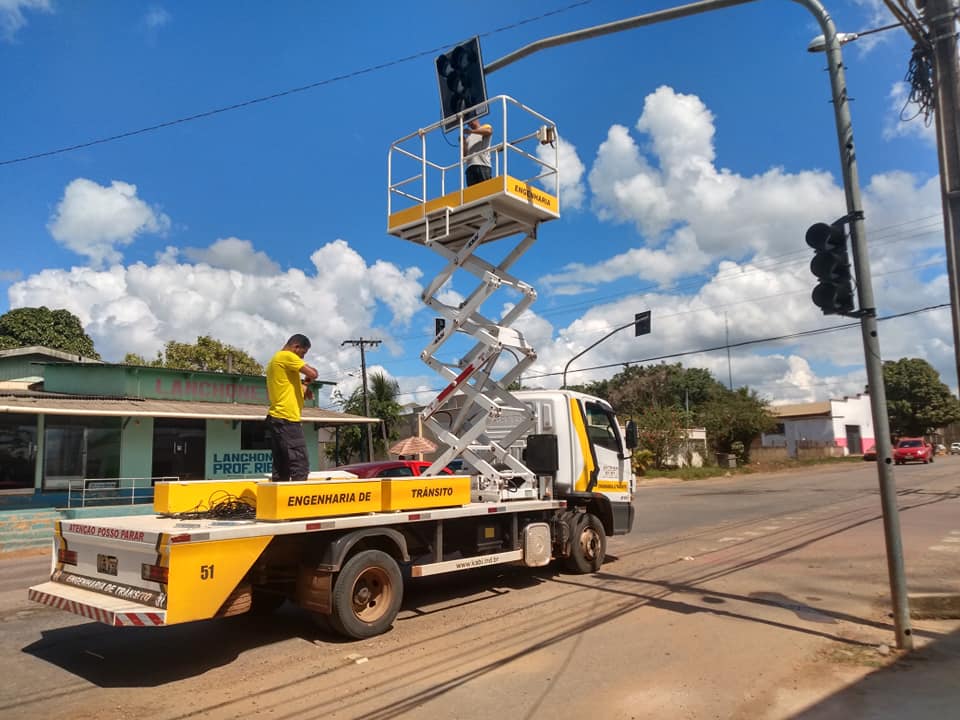 Detran instala novo semáforo em Sena Madureira