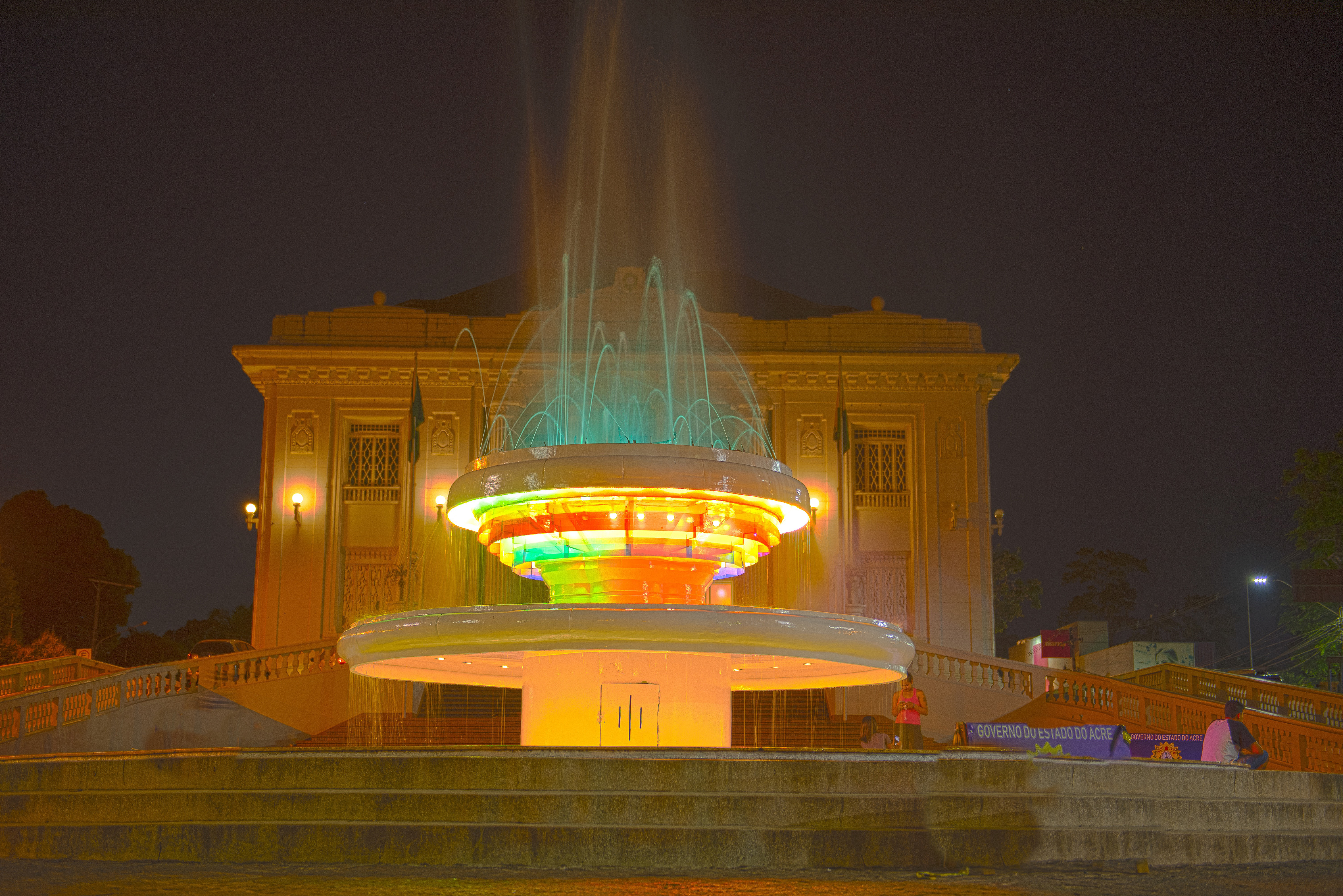 Fonte em frente ao Palácio Rio Branco ganha nova iluminação