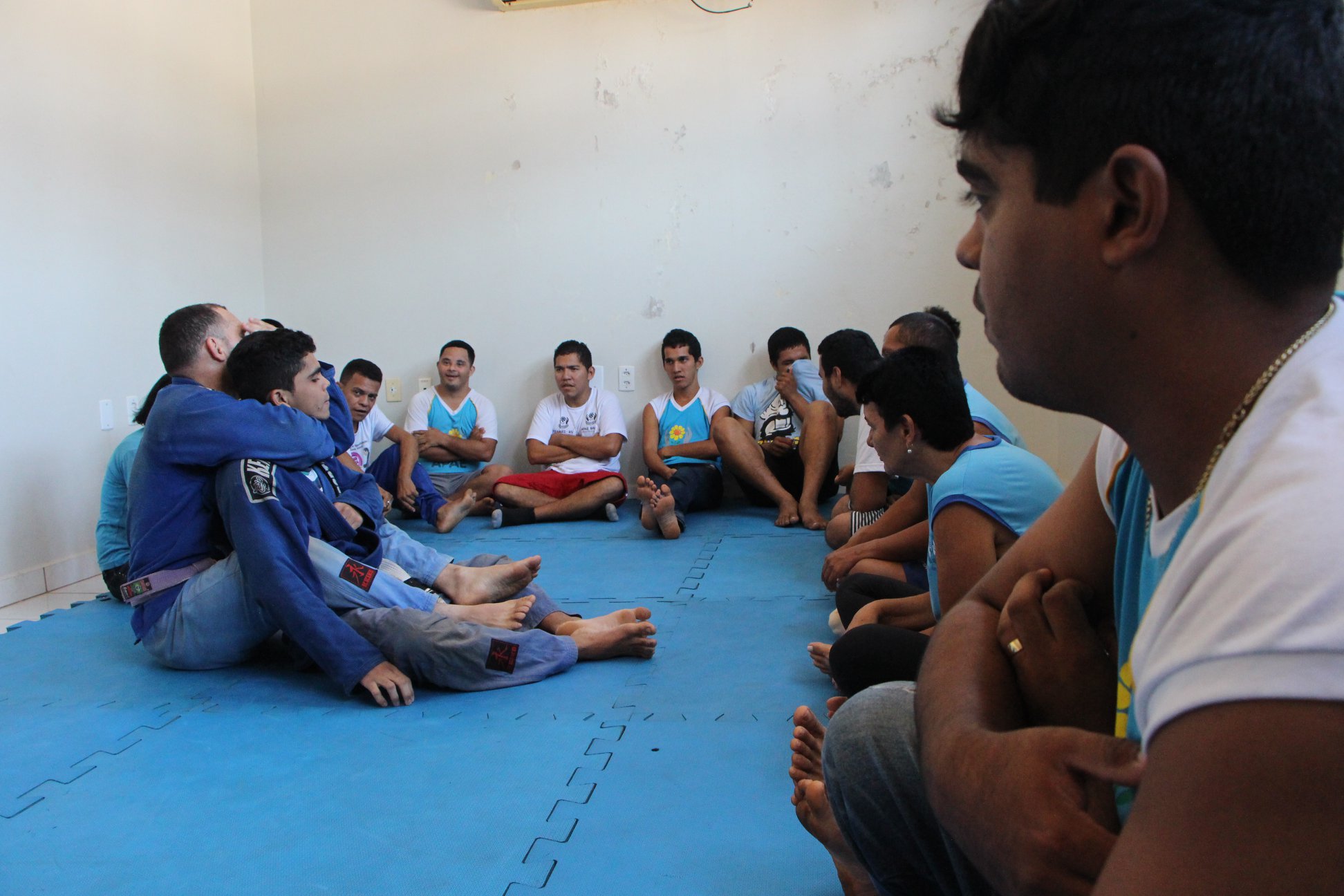 Polícia Militar promove inclusão social com aulas de jiu-jitsu aos alunos da Apae