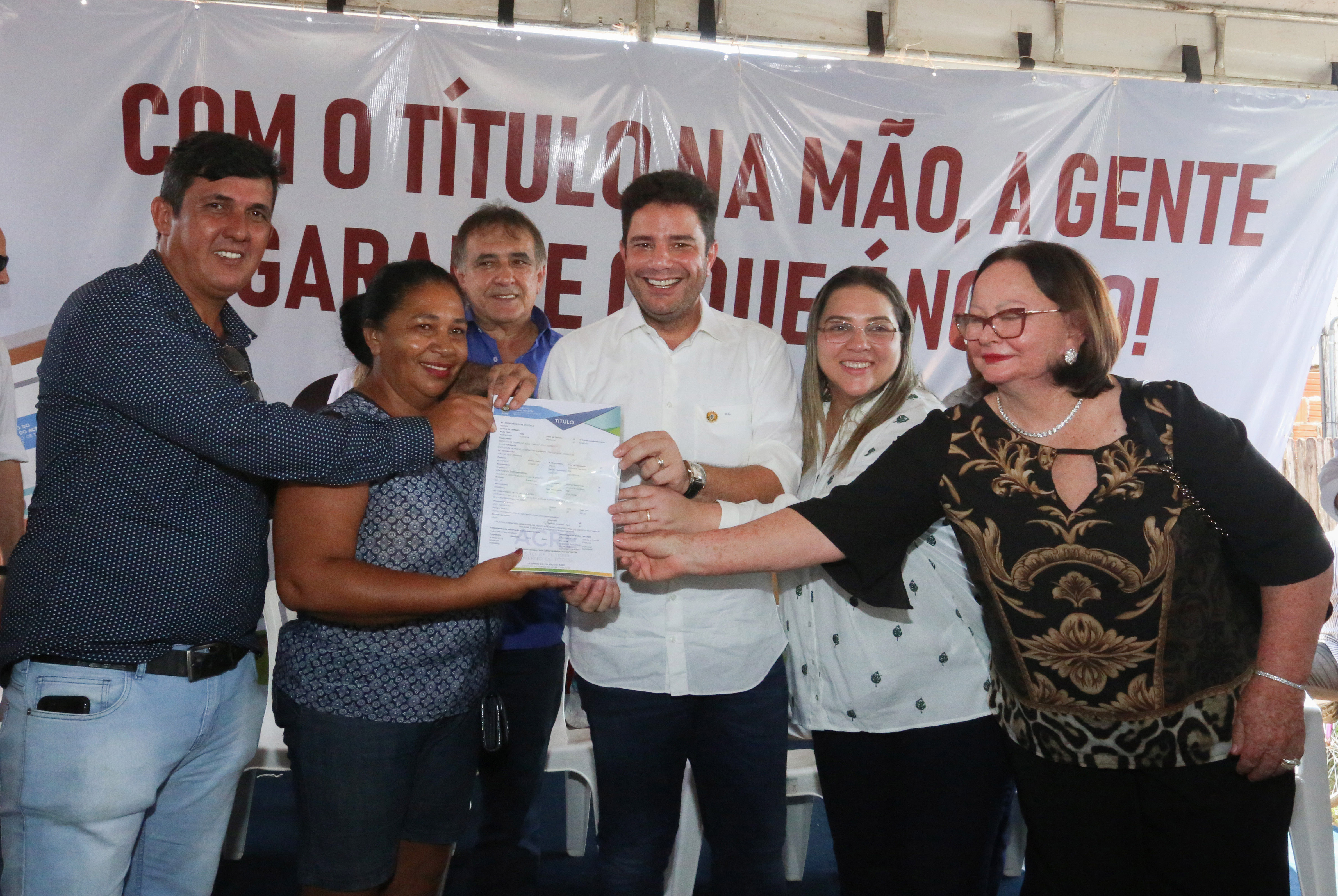 Governo entrega mais de 200 títulos definitivos a moradores de Senador Guiomard