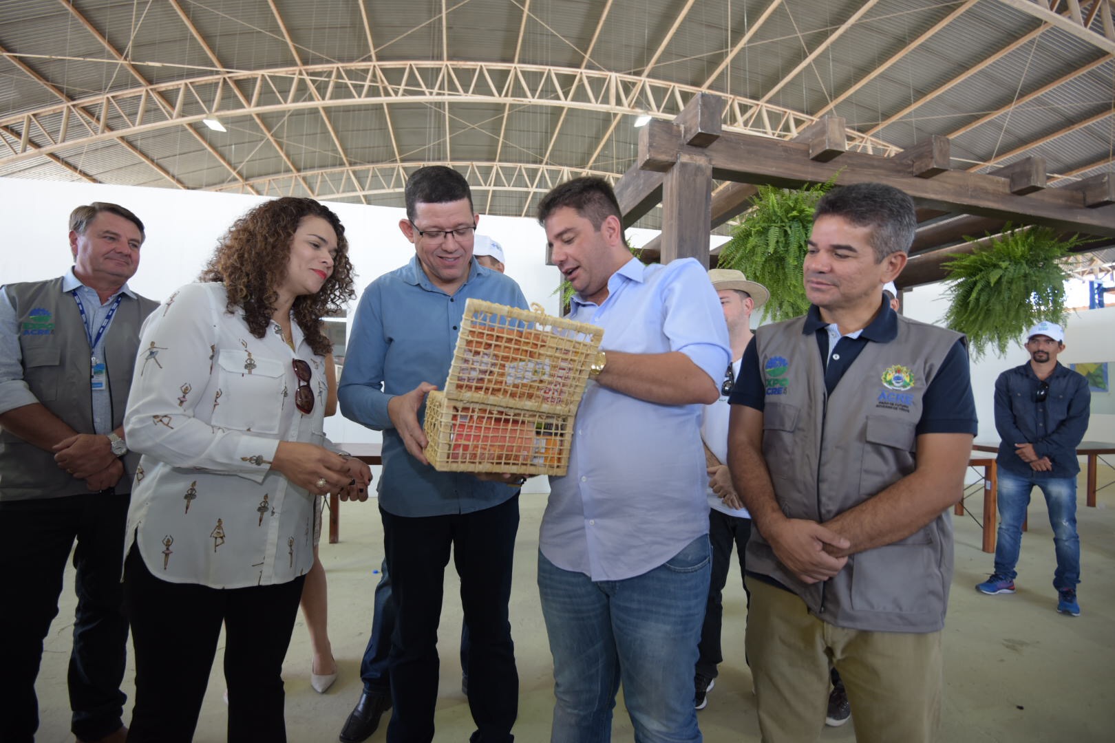 Governador de Rondônia visita estande de seu estado na Expoacre 2019