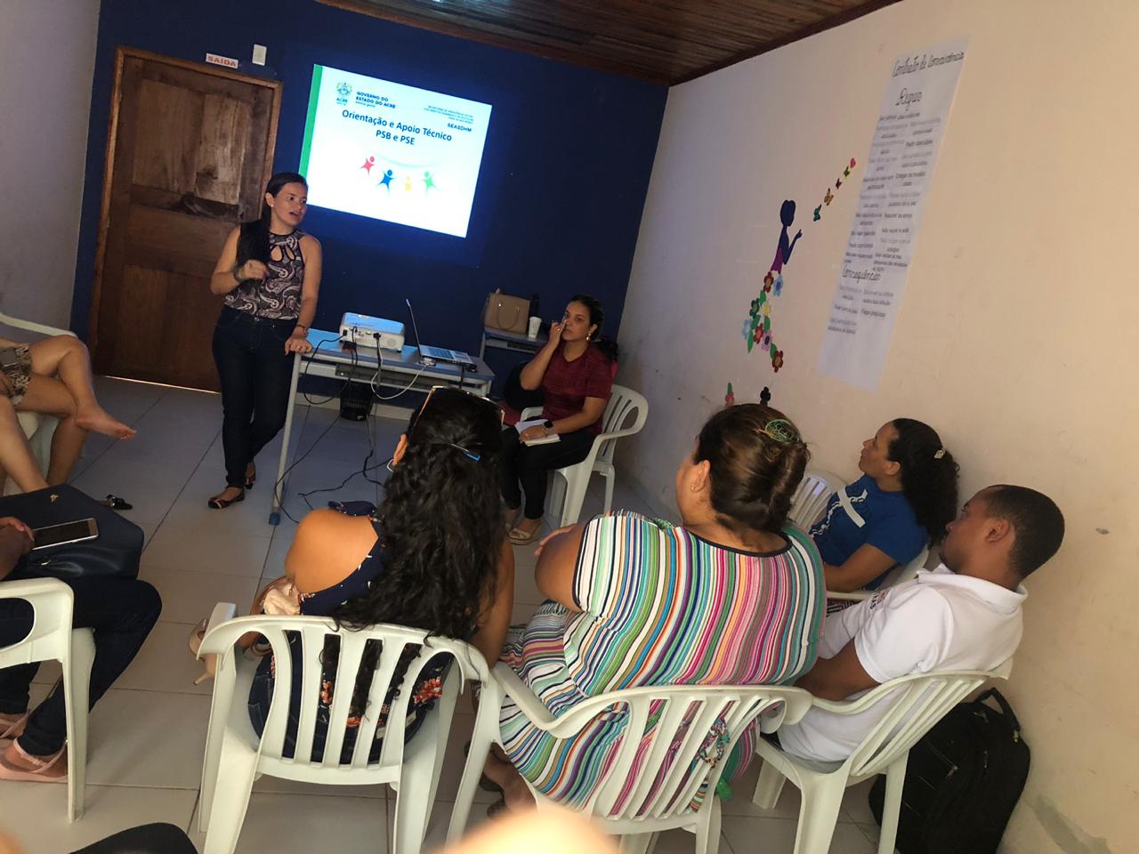 Estado realiza reunião de aprimoramento em Assistência Social em Tarauacá