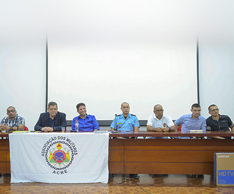 Gladson e Rocha participam de assembleia geral de bombeiros e policiais militares