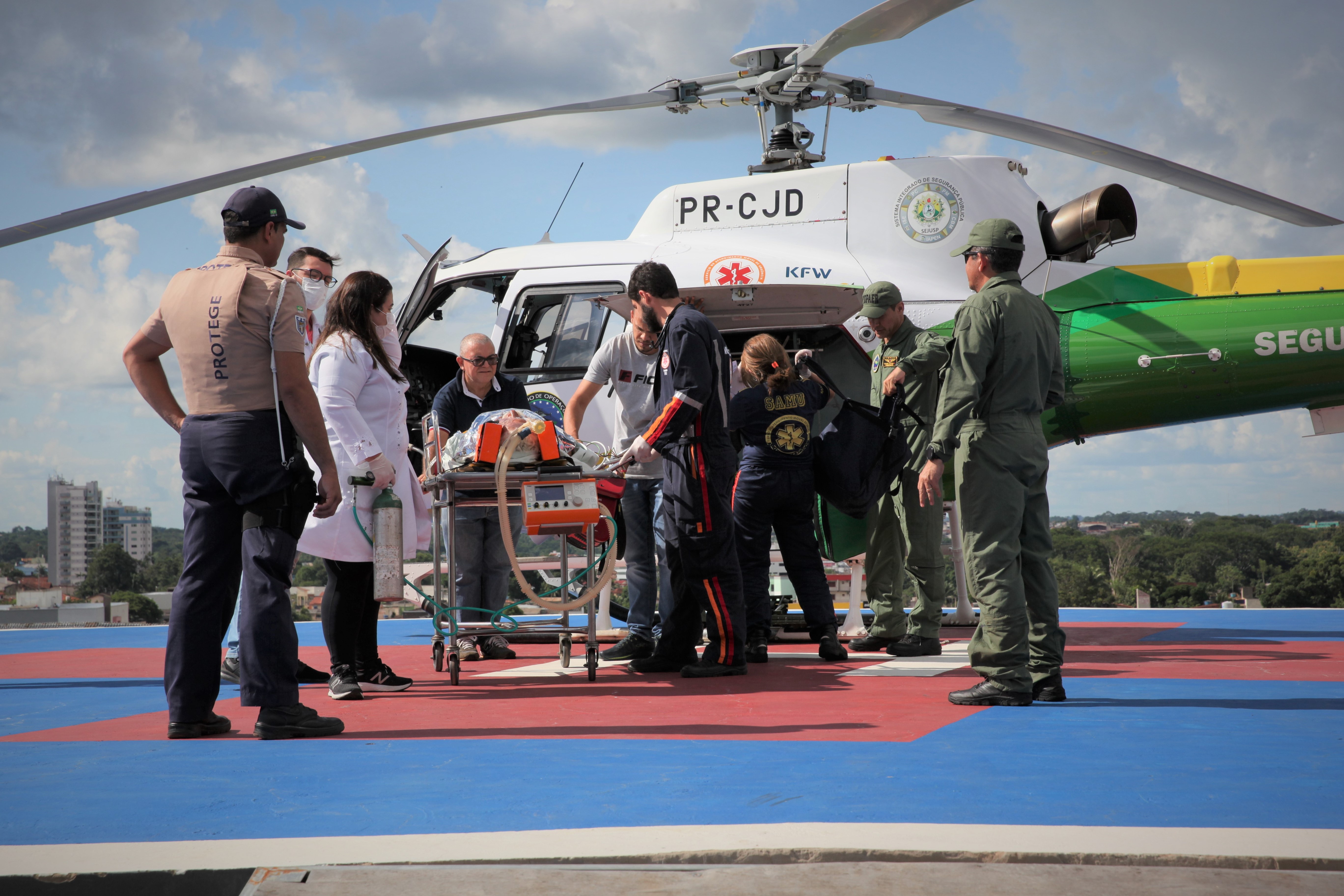 Samu utiliza helicóptero do governo para resgate de paciente em Brasileia