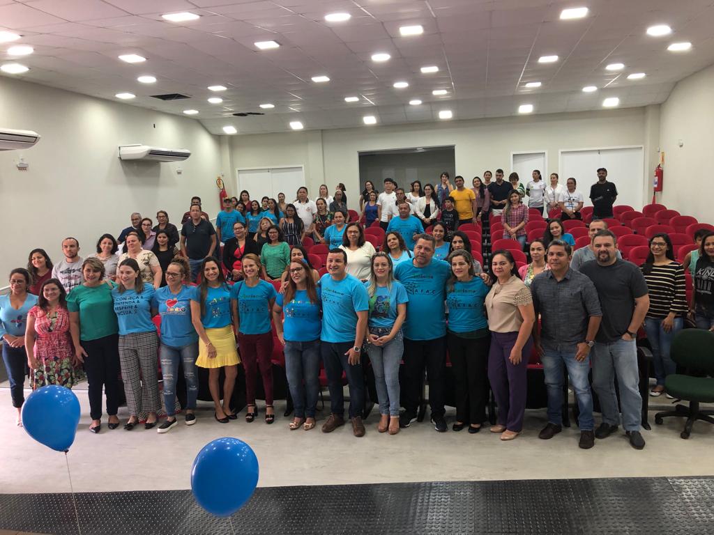 Família Azul promove palestra sobre autismo e agradece emenda de R$ 3 milhões