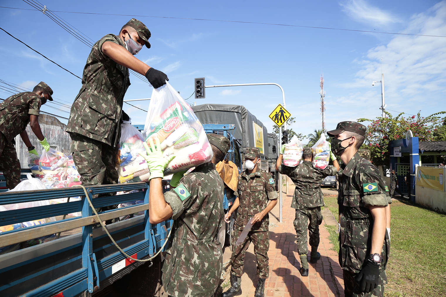 Doação de cestas básicas ajuda famílias a enfrentar crise gerada por pandemia