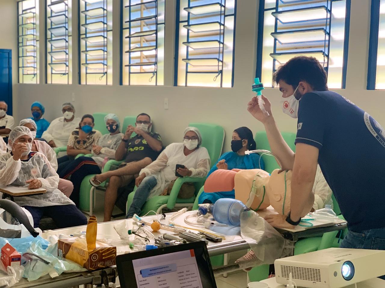 Profissionais de Plácido de Castro recebem capacitação para manejo de pacientes com Covid-19