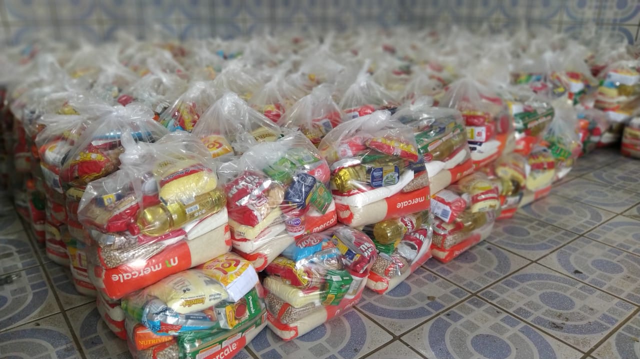 Famílias de baixa renda do Juruá recebem cestas básicas da Live Solidária