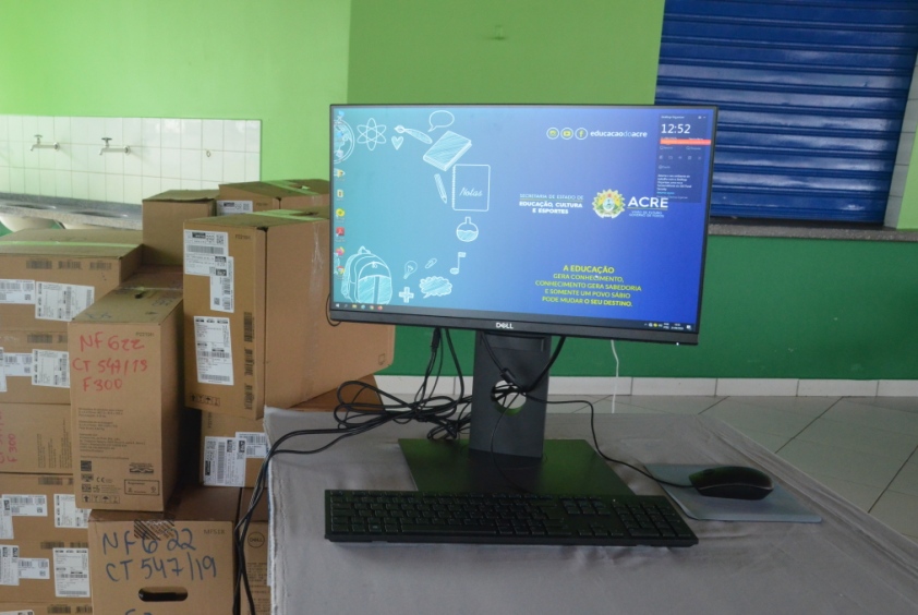 Escolas de Feijó são contempladas com novos computadores