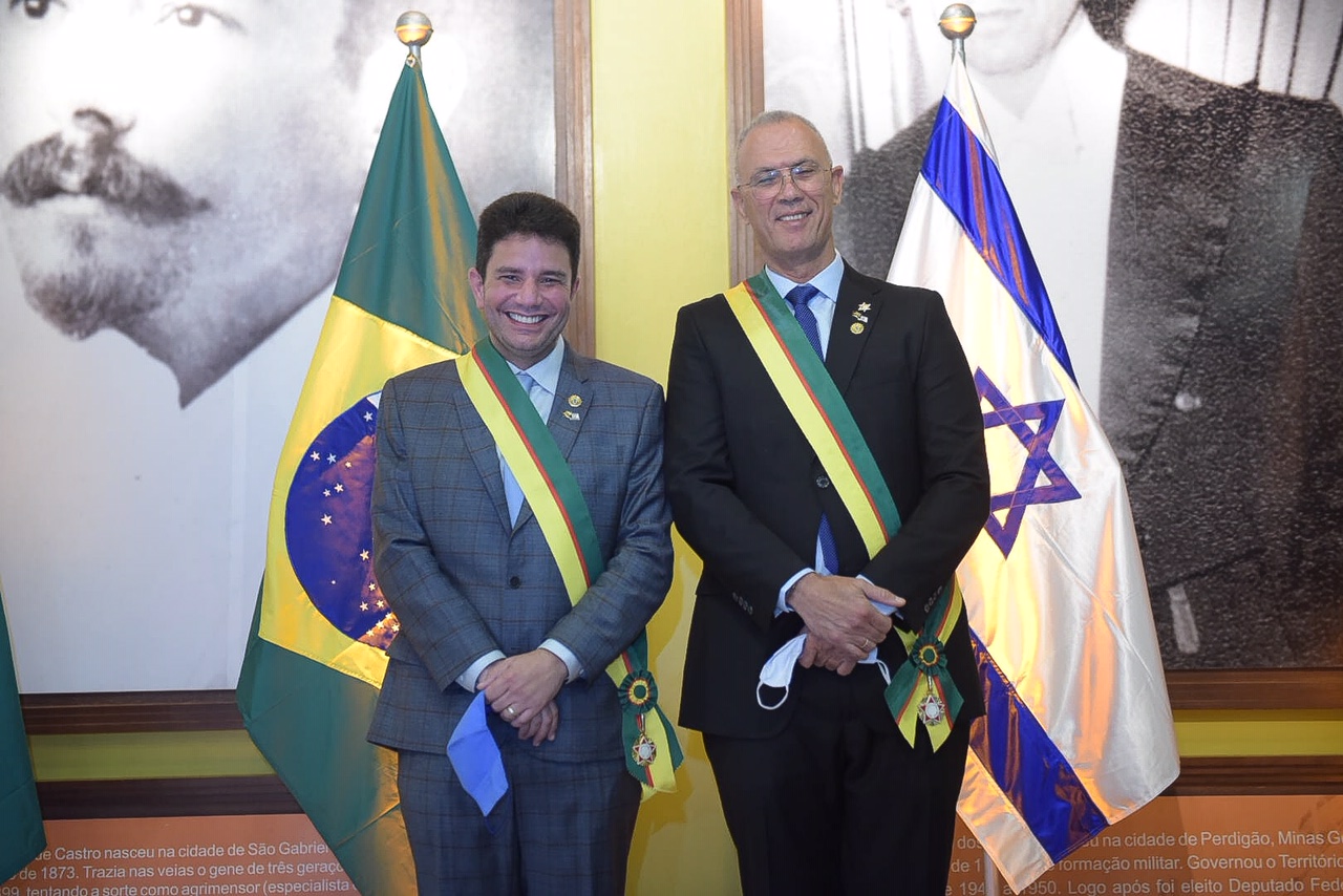 Governador Gladson Cameli condecora embaixador de Israel com a Ordem da Estrela do Acre