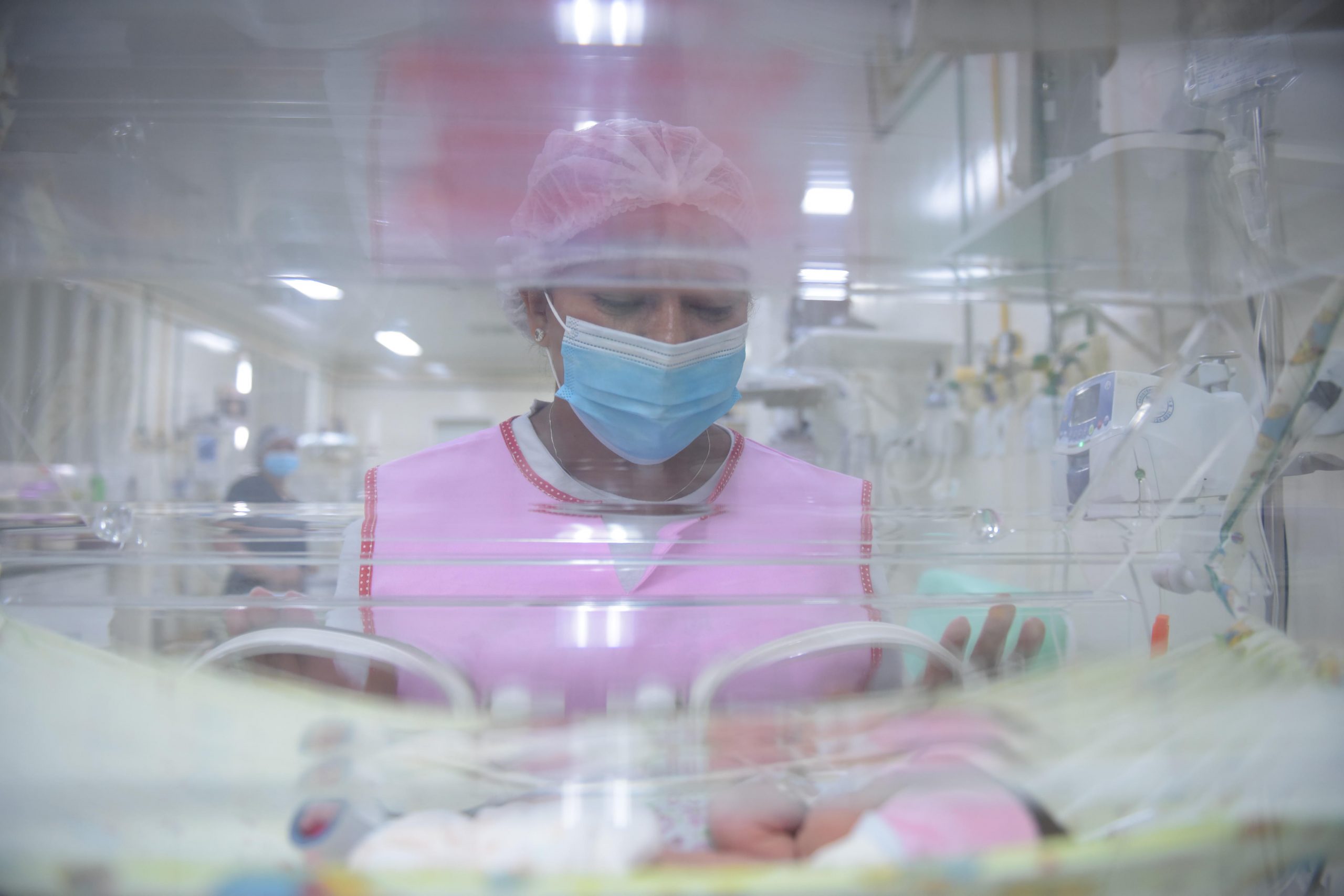 Saúde utiliza técnica da rede na incubadora para atendimento de bebês prematuros