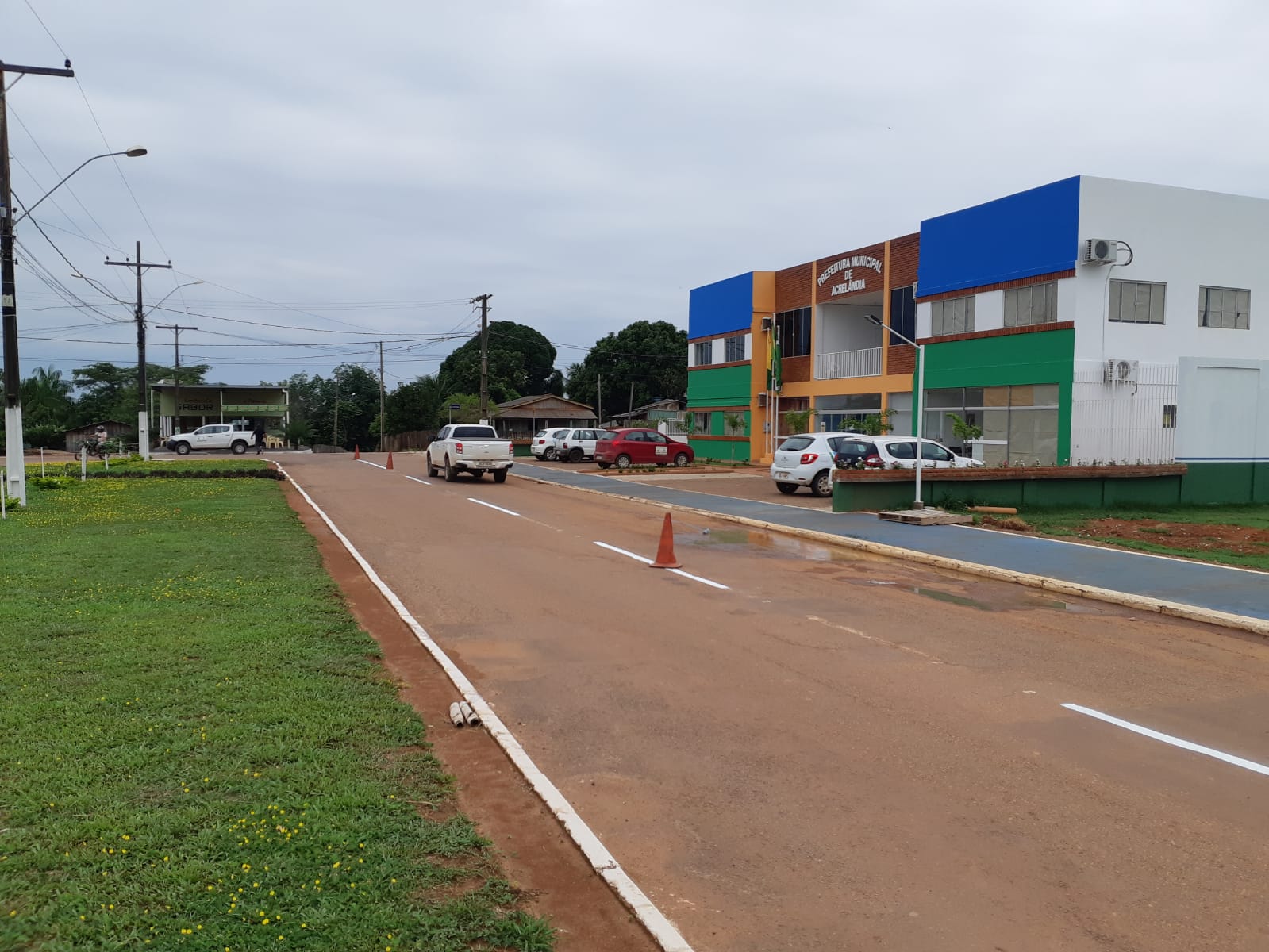 Parceria entre Detran e prefeitura revitaliza sinalização em Acrelândia