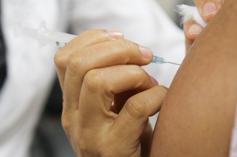 Campanha nacional de vacinação contra influenza se inicia nesta segunda