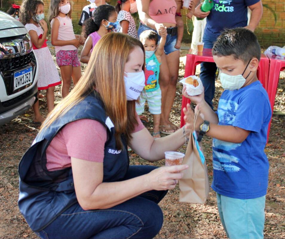 Governo realiza ação de Páscoa com crianças do bairro Vila Maria