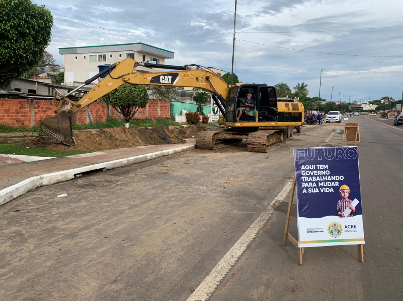 Governo avança com a manutenção da Avenida Mâncio Lima, em Cruzeiro do Sul
