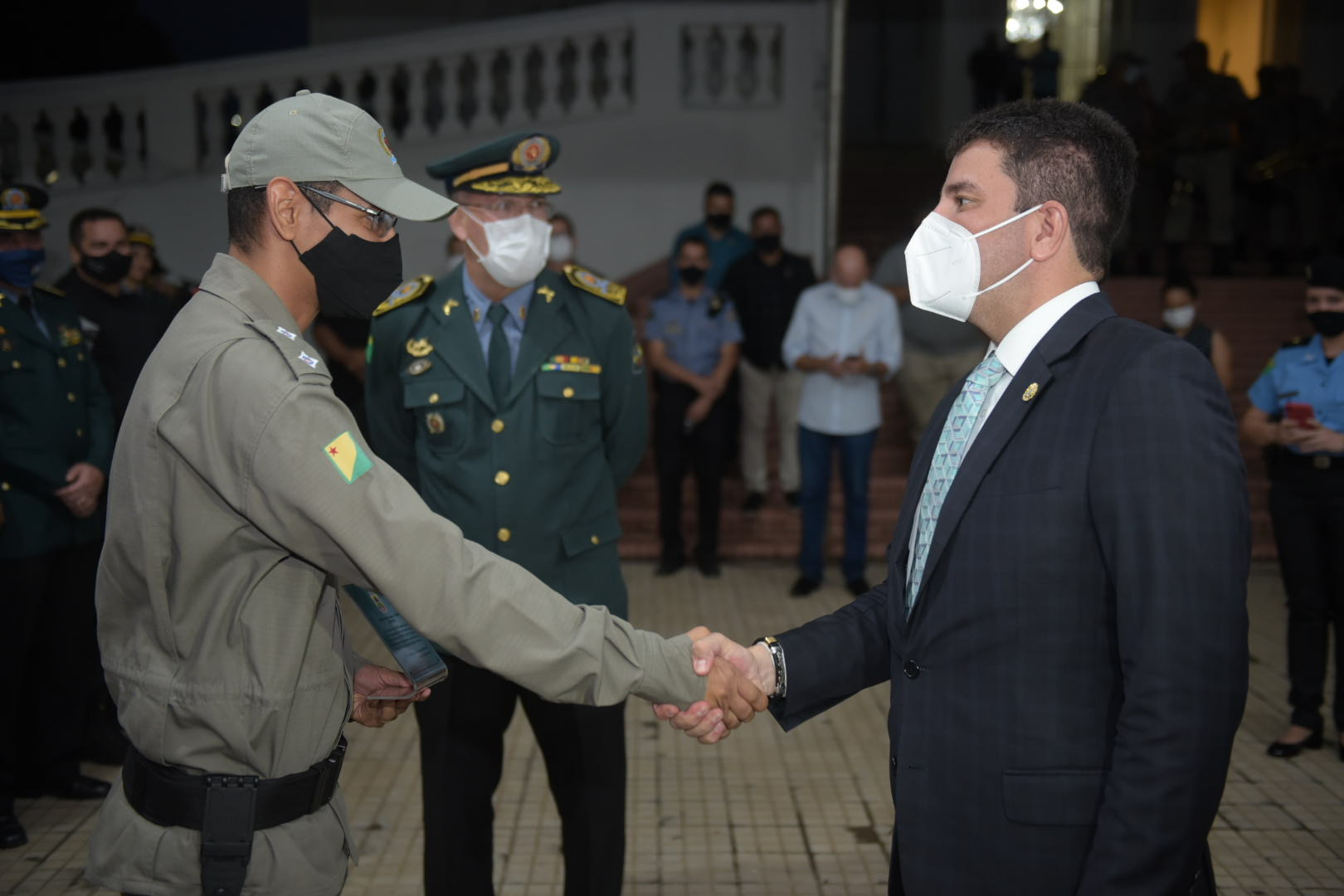 Com formatura, Polícia Militar apresenta ao governador 137 novos sargentos