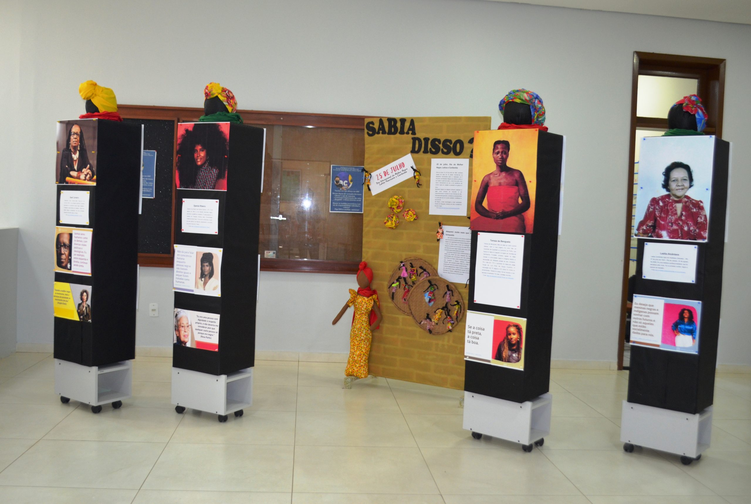 Educação realiza exposição em homenagem a mulheres negras de destaque
