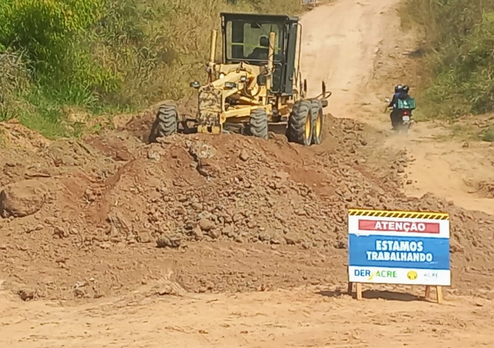 Deracre realiza melhorias no Ramal Jarinal, em Rio Branco