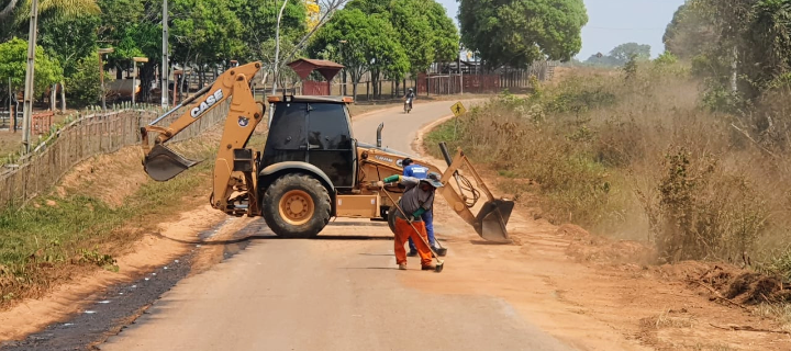 Governo inicia operação tapa-buraco no Ramal Antônio Costa, em Capixaba