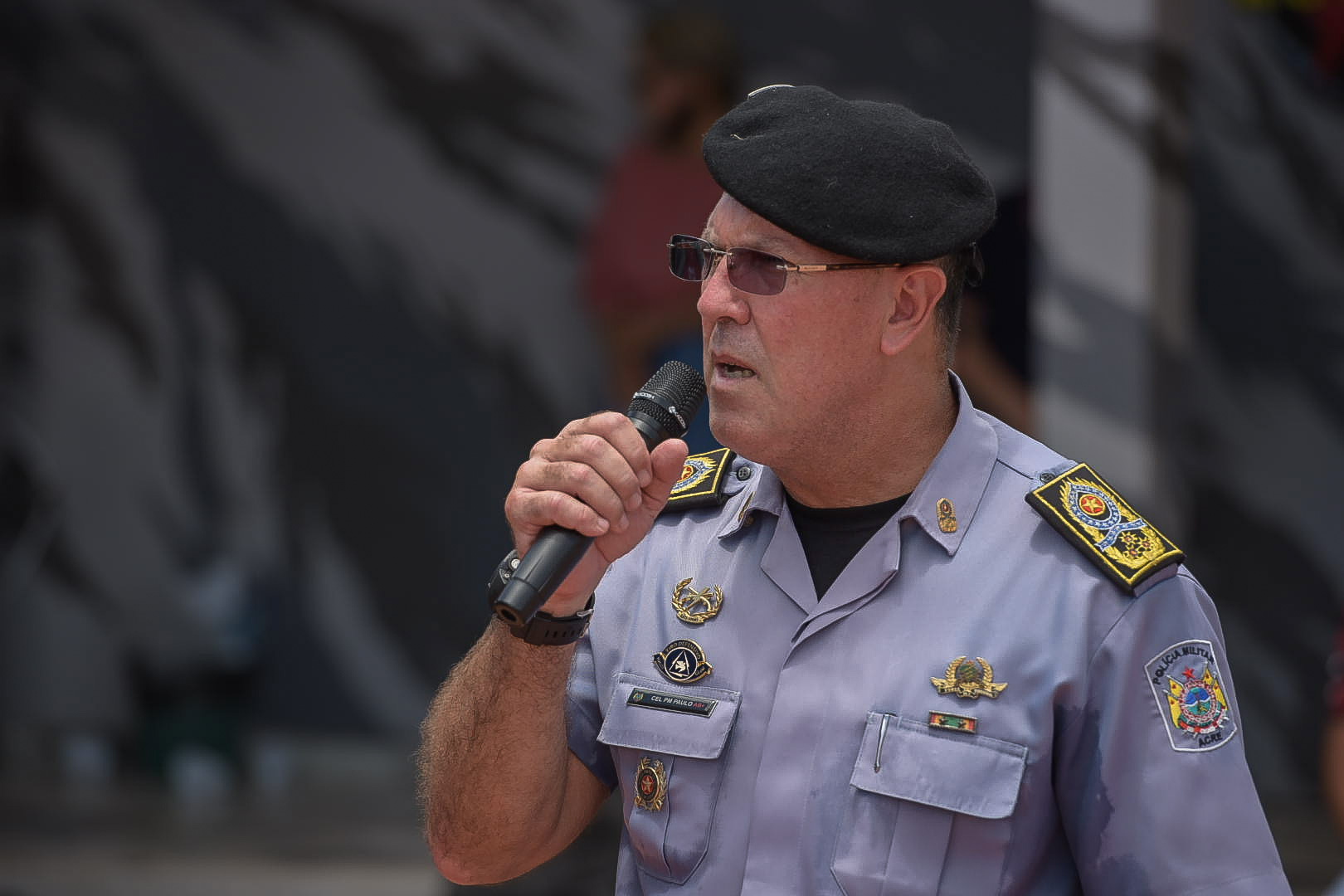Comandante-geral da Polícia Militar também parabenizou os formados e condecorou com medalhas os três profissionais destaques da tropa. Foto: Diego Gurgel/Secom