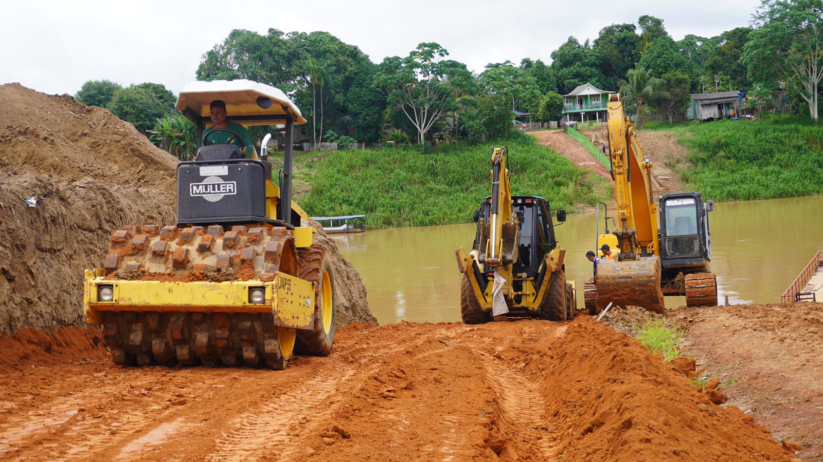 Governo realiza visita técnica às rampas de acesso ao rio, em Porto Acre