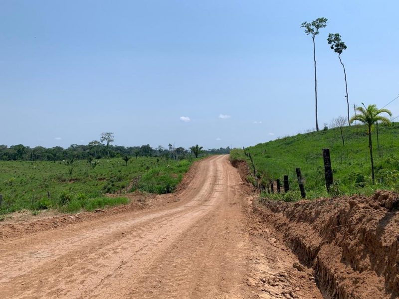 O Governo do Acre tem investido na recuperação dos ramais da região para beneficiar os moradores locais. Foto: Cedida