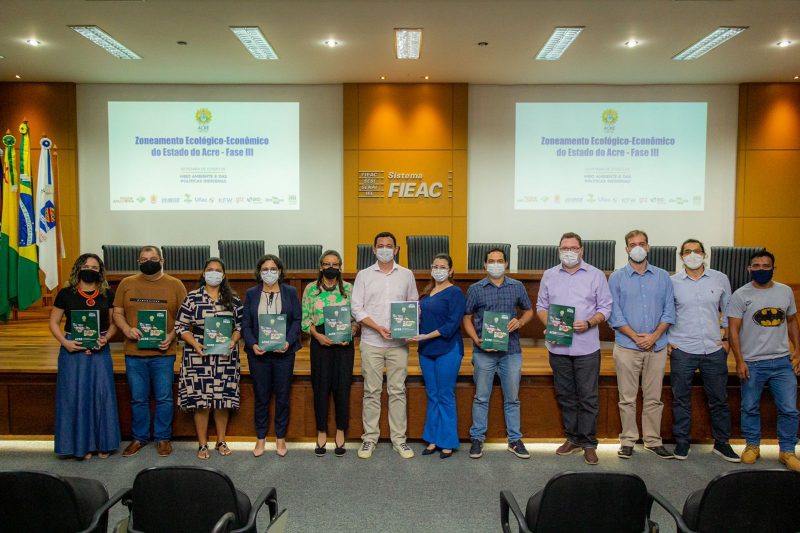Três importantes instrumentos de gestão ambiental foram lançados nesta segunda-feira, 12, em cerimônia realizada no auditório da Federação das Indústrias do Acre (Fieac). Foto José Caminha/Secom.