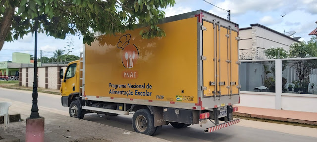 Governo do Estado entrega caminhão frigorífico para fornecimento de merenda escolar