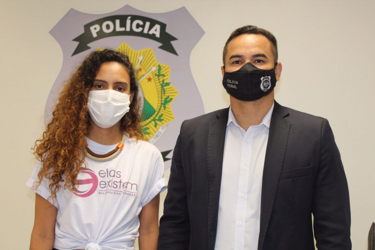 Nahya Nogueira, diretora suplente e coordenadora pedagógica da Associação Elas Existem, com Arlenilson Cunha, presidente do Iapen.