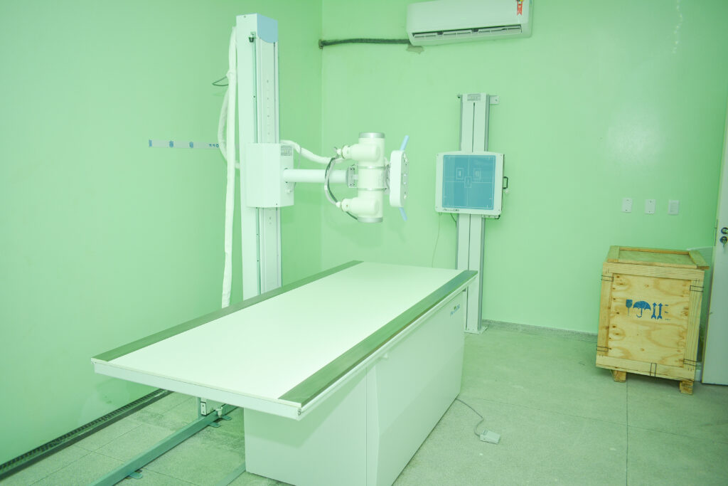 Aparelho de raio-X implantado no hospital de Mâncio Lima.