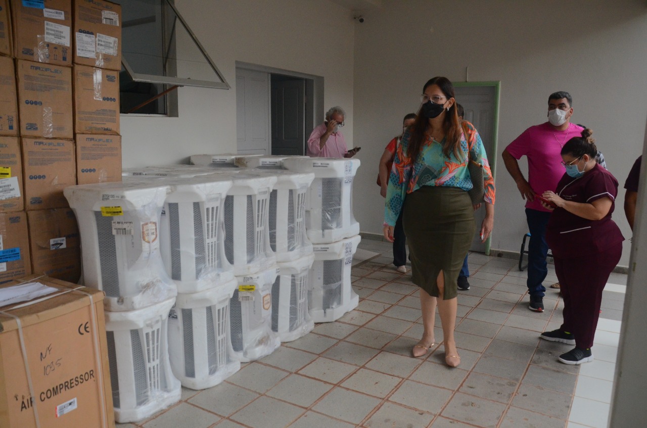 Governo entrega novos ares-condicionados e mobiliário ao Hosmac