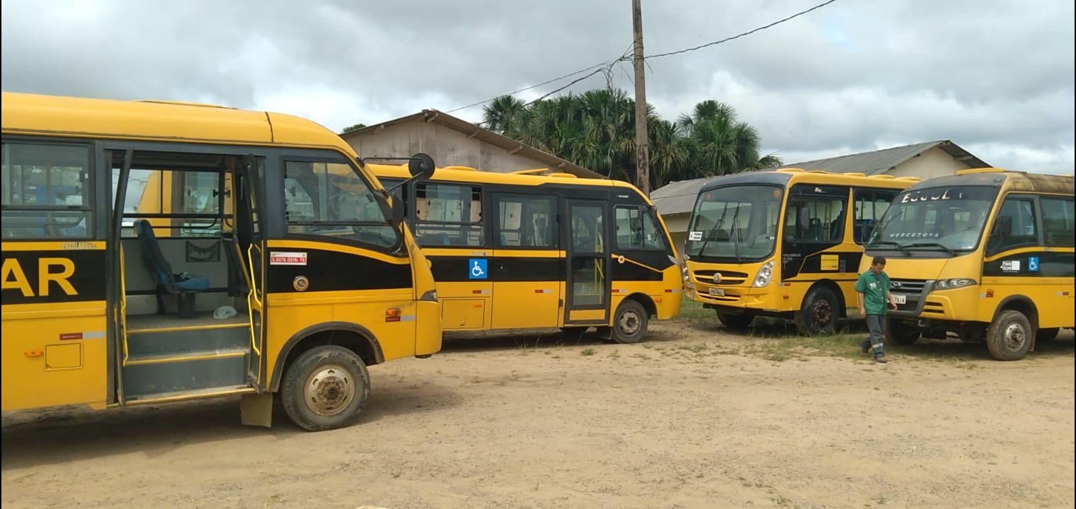 Educação realiza manutenção de ônibus para escolas de Feijó