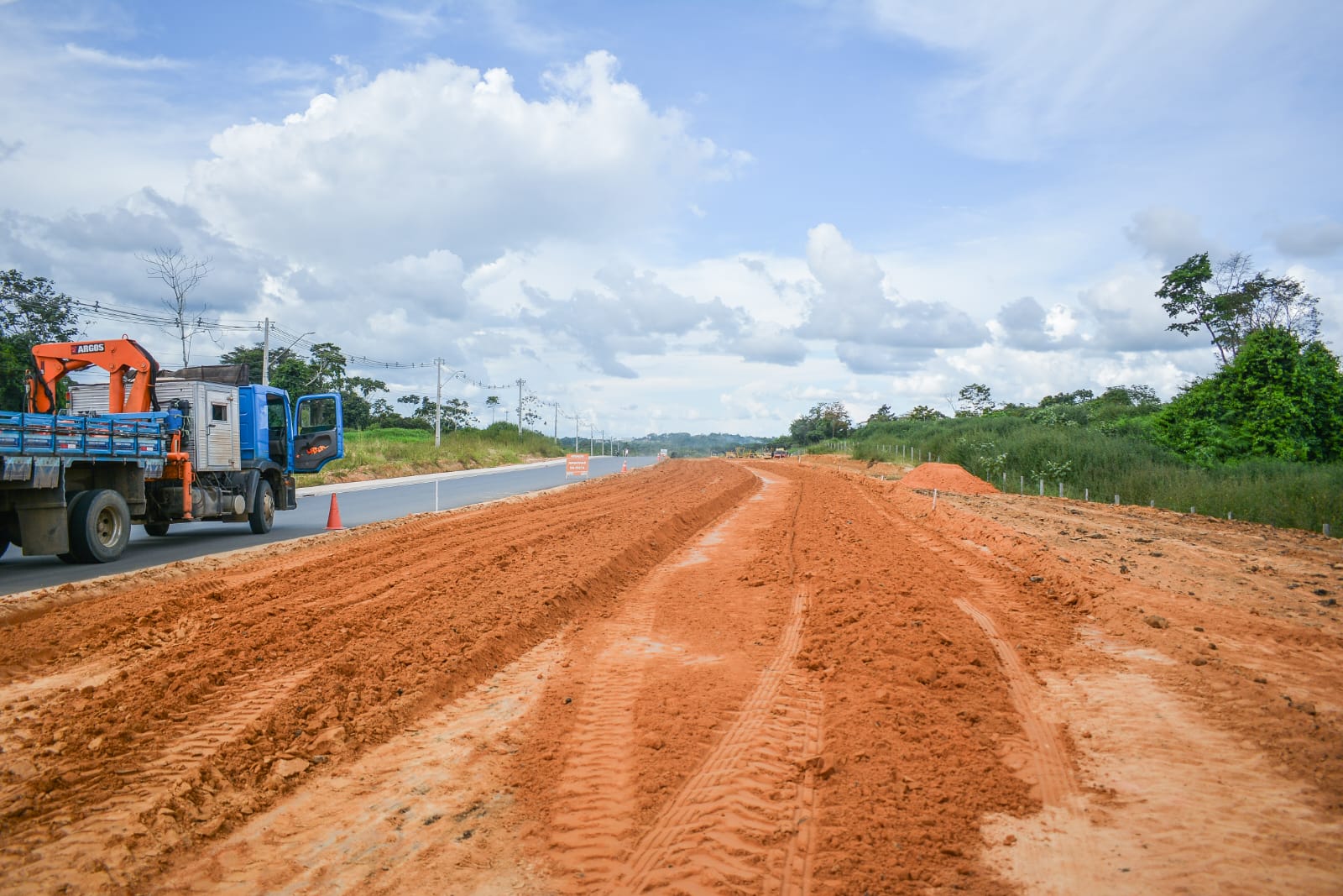 Governo avança com a obra de duplicação da Rodovia AC-405, em Cruzeiro do Sul